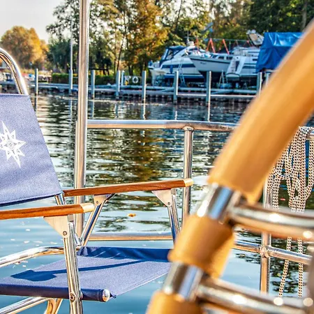 Amazing Ship In Botel 3*