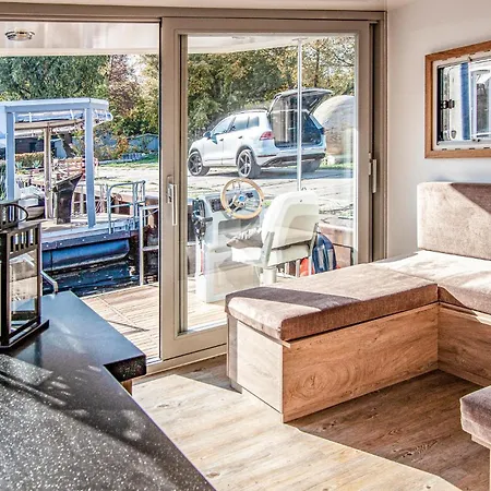 Amazing Ship In Botel 3*