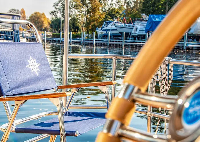 Amazing Ship In 船屋 3*