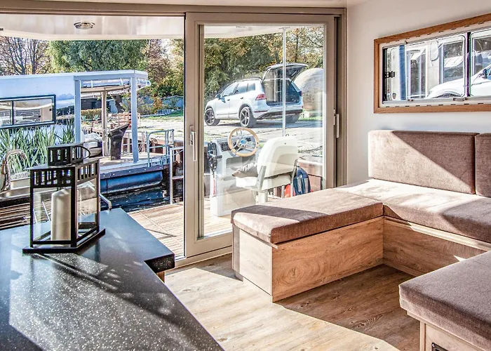 Amazing Ship In 船屋 3*